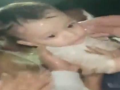 Maharashtra: Municipal Corporation rescues toddler from waterlogged area in Mitra Mandal Chowk in Pune | महाराष्ट्र: जलभराव में डूब रहा था मासूम, नगर निगम कर्मियों ने ऐसे बचाया, देखें VIDEO