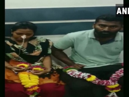 Pune man foced to marry his girlfriend in icu after she attempts suicide by consuming poison | महिला ने खाया जहर तो शख्स को अस्पताल के आईसीयू में करनी पड़ी शादी, फिर हुआ फरार, पुलिस तलाश में जुटी