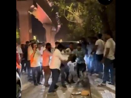 video Builder son driving car hits two people people get angry gave a severe beating in pune Kalyani Nagar | Watch: कार चला रहे बिल्डर के बेटे ने 2 लोगों को मारी टक्कर, लोगों का फूटा गुस्सा ; कर दी जमकर धुनाई