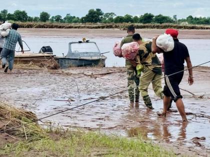 Punjab Floods live Beas, Sutlej, Ravi Swell Again How Revived Painful Memories Of 1988 In floods 2025 redux How man-made activities worsened natural calamities video | Punjab Floods: पंजाब की बाढ़ ने कैसे 1988 की दर्दनाक यादें ताजा कीं?, 12 जिलों में हालात खराब, 1000 गांव जलमग्न, 29 की मौत, ब्यास, सतलुज, रावी उफान पर, स्कूल-कॉलेज बंद, वीडियो