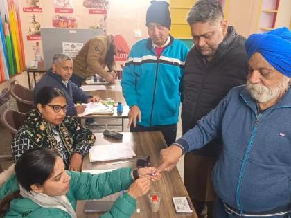 Punjab Municipal Corporation Election LIVE  Nikay Chunav  22 percent till 1 pm Voting 5 nigam 44 municipalities 37-32 lakh voters casting votes 3809 polling stations | Punjab Municipal Corporation Election: 5 नगर निगम और 44 नगर पालिका में मतदान जारी?, 3,809 मतदान केंद्र पर 37.32 लाख मतदाता डाल रहे वोट, दोपहर 1 बजे तक 22 प्रतिशत