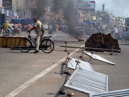 Puri violence: five policemen suspended, 18 more arrested | पुरी हिंसा: पांच पुलिसकर्मी निलंबित, 18 और लोग गिरफ्तार
