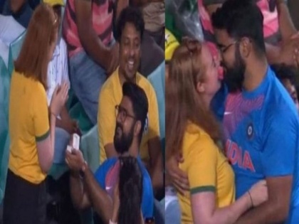 Indian fan proposes to Australian girlfriend during Ind-Aus Odi goes viral | VIDEO: भारतीय लड़के ने मैच के दौरान घुटनों पर बैठकर ऑस्ट्रेलियन लड़की को किया प्रपोज, अब दर्शकों को किया शादी में इनवाइट