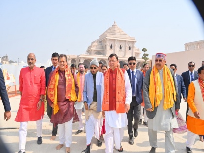 Dhami government visited Ramlala in Ayodhya, prayed for the prosperity of the state | धामी सरकार ने अयोध्या में रामलला के दर्शन किए, प्रदेश की खुशहाली के लिए की प्रार्थना
