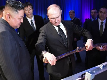 Kim Jong Un and Putin meeting in Bladivostok is going on for strong relationship | किम जोंग उन और पुतिन ने संबंध विकसित करने का लिया संकल्प, व्लादिवोस्तोक में हो रही है बैठक