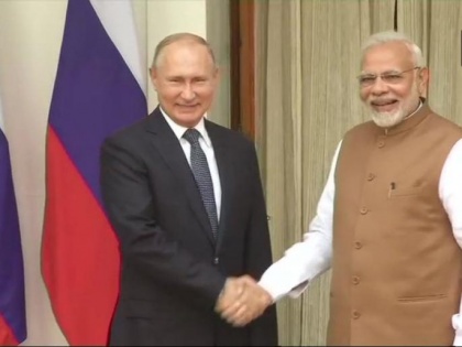 Russia president Vladimir Putin says PM Narendra Modi is a patriot, lot done under his leadership | व्लादिमीर पुतिन ने जमकर की पीएम नरेंद्र मोदी की तारीफ, कहा- 'वे देशभक्त', स्वतंत्र विदेश नीति की भी सराहना की