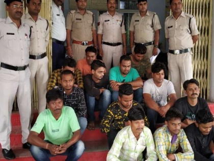 Police arrest 13 people from BJP eldermen's house for Gambling | BJP एल्डरमैन के घर आधी रात को पुलिस ने मारी छापेमारी, भाई समेत 13 लोग गिरफ्तार