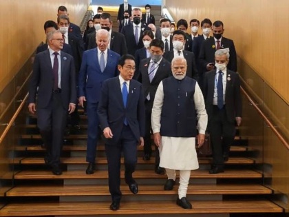 Leading the World...'Pic of PM Modi in 'Front' with Quad Leaders goes viral | "दुनिया को लीड कर रहे हैं...." क्वाड समिट में पीएम मोदी की ये फोटो सोशल मीडिया पर मचा रही है तूफान