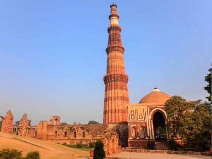 Mughal mosque in qutub complex is protected monument Centre tells Delhi HC | दिल्ली हाईकोर्ट में केंद्र ने कहा- संरक्षित स्मारक है कुतुबमीनार परिसर में मौजूद मुगल मस्जिद, नमाज पढ़ने का विरोध किया