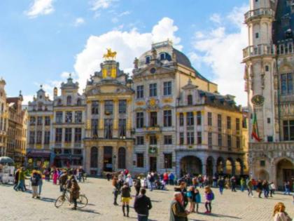 in Brussels streets Spring is running with the message of people amidst lockdown | ब्रसेल्स की सड़कों पर लॉकडाउन के बीच प्रियजनों का पैगाम लेकर दौड़ रही हैं बसें in Brussels streets Spring is running with the message of people amidst lockdown | ब्रसेल्स की सड़कों पर लॉकडाउन के बीच प्रियजनों का पैगाम लेकर दौड़ रही हैं बसें