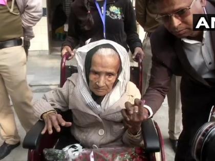 Delhi Election: Salute voters, 111-year-old Kalitara Mandal cast vote, said- I am very happy | दिल्ली चुनावः सलाम मतदाता, 111 साल की कलीतारा मंडल ने डाला वोट, कहा- मुझे बहुत खुशी मिली