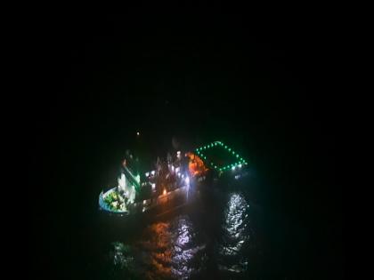 Indian Coast Guard rescues Chinese citizen, airlifts him 200 km away in Arabian Sea | भारतीय तटरक्षक बल ने अरब सागर में 200 किमी दूर समुद्र में बचाई चीनी नागरिक की जान, किया एयरलिफ्ट