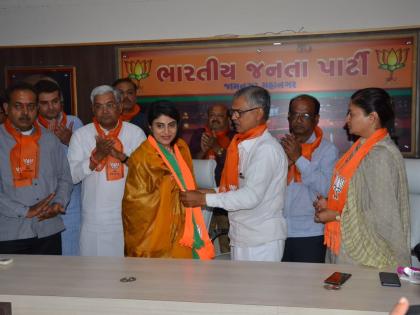 Cricketer Ravindra Jadeja's wife Rivaba joins BJP, Joins party in Gujarat | क्रिकेटर रवींद्र जडेजा की पत्नी रीवाबा BJP में हुईं शामिल, गुजरात में जॉइन की पार्टी
