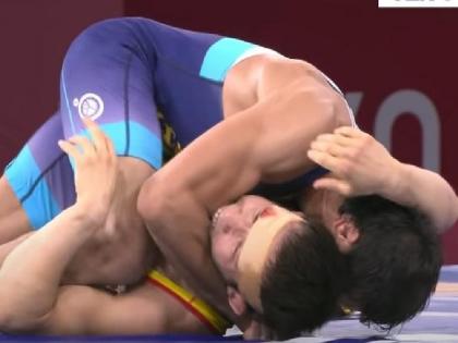 Tokyo Olympics: Ravi Dahiya beaten during semifinal bout by kazakhstan wrestler | टोक्यो ओलंपिकः हार के डर से बौखलाया कजाकिस्तान का पहलवान, रवि दहिया के बाजू पर गड़ा दिए थे दांत,अब ये लोग कह रहे Tokyo Olympics: Ravi Dahiya beaten during semifinal bout by kazakhstan wrestler | टोक्यो ओलंपिकः हार के डर से बौखलाया कजाकिस्तान का पहलवान, रवि दहिया के बाजू पर गड़ा दिए थे दांत,अब ये लोग कह रहे