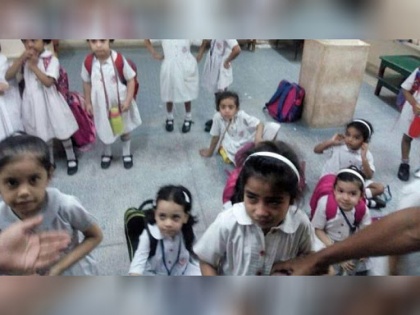 Rabia public school stopped the students for hunger and thirst in the basement after not depositing the fees | स्कूल ने 59 बच्चियों को 5 घंटे तक बनाया बंधक, भूख-प्यास से तड़पती रहीं मासूम