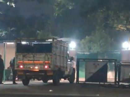 watch bihar patna lalu pariwar Was Lalu family's residence since 2006 Farewell 10 Circular Road Rabri Devi quietly vacating house shifted dark night see video | 2006 से लालू परिवार का था ठिकाना?, 10 सर्कुलर रोड से विदाई शुरू?, राबड़ी देवी ने चुपचाप घर खाली करना शुरू किया, रात के अंधेरे में सामान हो रहा शिफ्ट? watch bihar patna lalu pariwar Was Lalu family's residence since 2006 Farewell 10 Circular Road Rabri Devi quietly vacating house shifted dark night see video | 2006 से लालू परिवार का था ठिकाना?, 10 सर्कुलर रोड से विदाई शुरू?, राबड़ी देवी ने चुपचाप घर खाली करना शुरू किया, रात के अंधेरे में सामान हो रहा शिफ्ट?