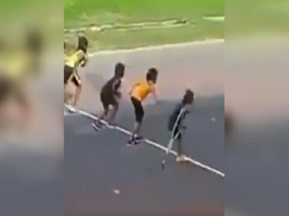 Viral video: Watching this disabled girl video is becoming viral on social media, you will also praise | इस दिव्यांग लड़की का वीडियो हुआ वायरल, देखकर आप भी करेंगे तारीफ और मिलेगी प्रेरणा Viral video: Watching this disabled girl video is becoming viral on social media, you will also praise | इस दिव्यांग लड़की का वीडियो हुआ वायरल, देखकर आप भी करेंगे तारीफ और मिलेगी प्रेरणा