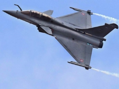 Rafale deal controversy Dassault paid 1 million euro to Indian middleman says French report | राफेल डील में भारतीय बिचौलिए को गिफ्ट के तौर पर दिए गए 8 करोड़ रुपये, फ्रांसीसी वेबसाइट का दावा