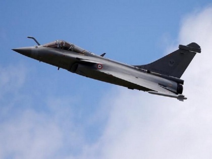 IAF receives first Rafale combat aircraft in France, Tail number is after new air | भारतीय वायुसेना में शामिल हुआ पहला राफेल लड़ाकू विमान, नए एयर चीफ के नाम पर रखा गया है टेल नंबर