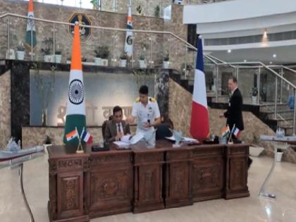 India France sign Rs 63,000 crore mega deal to buy 26 Rafale Marine aircraft | फ्रांस के साथ भारत ने की 63,000 करोड़ की डील, 26 राफेल मरीन विमान नौसेना में होंगे शामिल India France sign Rs 63,000 crore mega deal to buy 26 Rafale Marine aircraft | फ्रांस के साथ भारत ने की 63,000 करोड़ की डील, 26 राफेल मरीन विमान नौसेना में होंगे शामिल
