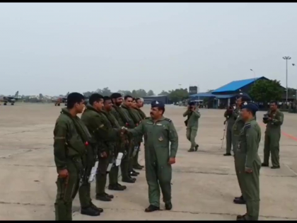 RafalesinIndia: Air Chief Marshal RKS Bhadauria welcomes pilots who flew Rafale jets, Meet who are proud of whole country | राफेल को भारत लाने वाले पायलटों का एयर चीफ मार्शल भदौरिया ने किया स्वागत, जानें कौन हैं वो जाबांज जिन पर गर्व कर रहा है पूरा देश