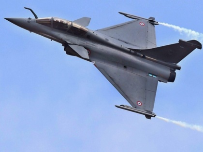 5 Rafale fighter jets fly from France amidst tension on border with China, Air Force to join on July 29 | चीन से सीमा पर जारी तनाव के बीच फ्रांस से 5 राफेल लड़ाकू विमान ने भरी उड़ान, 29 जुलाई को वायुसेना में होगा शामिल