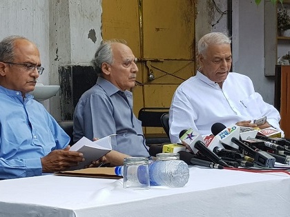 Arun shourie, yashwant sinha and prashant bhushan Press conference on Rafale Deal | यशवंत सिन्हा, अरुण शौरी, प्रशांत भूषण ने राफेल डील को बताया आजाद भारत का सबसे बड़ा घोटाला