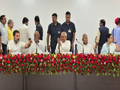 Implications are being extracted from Lalu Yadav's advice to Rahul Gandhi to become the groom, told the candidate for the post of PM | लालू यादव के द्वारा राहुल गांधी को दूल्हा बनने की सलाह दिए जाने के निकाले जा रहे हैं निहितार्थ, बता दिया पीएम पद का उम्मीदवार Implications are being extracted from Lalu Yadav's advice to Rahul Gandhi to become the groom, told the candidate for the post of PM | लालू यादव के द्वारा राहुल गांधी को दूल्हा बनने की सलाह दिए जाने के निकाले जा रहे हैं निहितार्थ, बता दिया पीएम पद का उम्मीदवार