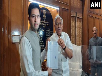 AAP leader Raghav Chadha tenders his resignation from Delhi Legislative Assembly to Speaker Ram Niwas Goel | स्पीकर राम निवास गोयल को AAP नेता राघव चड्ढा ने सौंपा इस्तीफा, पंजाब की बेहतरी के लिए कही ये बात