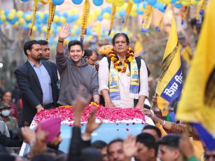 Delhi Chunav 2025 polls 5th day broom election symbol huge road show MP Raghav Chadha in Gandhi Nagar | Delhi Chunav: 5 तारीख का दिन होगा झाड़ू चुनाव चिह्न, गांधी नगर में सांसद राघव चड्ढा के विशाल रोड शो