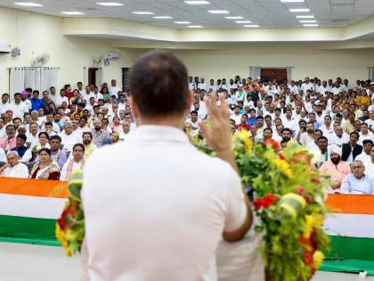 Rahul Gandhi in Bihar live see video watch rahul Fierce fighting Angered fighting  Gandhi left meeting incomplete bihar | Rahul Gandhi in Bihar: जमकर जूतमपैजार?, मारपीट की घटना से नाराज होकर राहुल गांधी बैठक को अधूरा छोड़ निकले