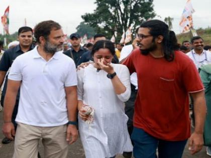 Bharat Jodo Yatra: Why girl started crying after meeting Rahul Gandhi in Karnataka? read what cogress leader said | भारत जोड़ो यात्रा: कर्नाटक में राहुल गांधी से मिलकर क्यों रोने लगी लड़की? कांग्रेस नेता ने बताई ये बात