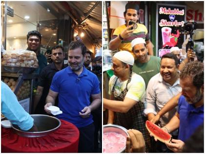 Rahul Gandhi ate golgappas Bengali market reached Old Delhi ate watermelon drank mohabbat ka sharbat see photos | बंगाली मार्केट में राहुल गांधी ने खाए गोलगप्पे, पुरानी दिल्ली पहुंचकर खाया तरबूज-पिया 'मोहब्बत का शरबत', देखें तस्वीरें