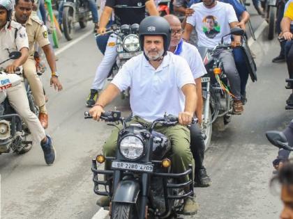 Voter Adhikar Yatra Rahul Gandhi and Tejashwi yadav themselves drive bikes in Araria huge crowd gathered watch video | Voter Adhikar Yatra: राहुल और तेजस्वी ने अररिया में खुद चलाई बाइक, उमड़ी भीड़; देखें वीडियो