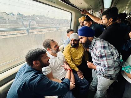 Rahul Gandhi takes a ride in Delhi Metro, interacts with passengers | WATCH: राहुल गांधी ने कन्हैया कुमार के साथ की दिल्ली मेट्रो की यात्रा, यात्रियों के साथ बातचीत की, देखें तस्वीरें