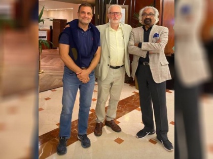 Rahul Gandhi poses with Jeremy Corbyn BJP slams Congress MP | ब्रिटिश सांसद जेरेमी कॉर्बिन संग तस्वीर क्लिक कराना राहुल गांधी को पड़ा भारी, भाजपा ने साधा निशाना