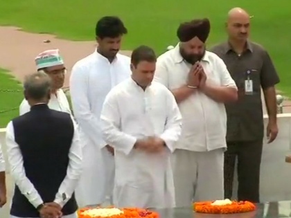 Congress's nationwide fast in protest against BJP, Rahul Gandhi reached Rajghat, LIVE news updates | दलित हिंसाः नरेंद्र मोदी सरकार के खिलाफ उपवास पर राहुल गांधी, बीजेपी ने लगाया ये आरोप