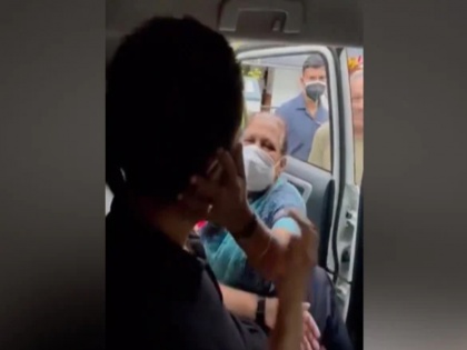 rahul gandhi kerala visit kerala nurse rajamma vavathil tells rahul gandhi staff i saw him before you in viral video | केरल : राहुल गांधी को देखते ही नर्स ने कहा कि वह मेरा बच्चा है ,फिर लगाया गला, वीडियो वायरल