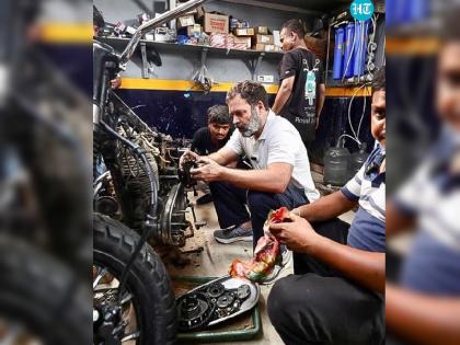 Delhi Rahul Gandhi reached Karol Bagh motorcycle market Congress leader was seen fixing the bike | दिल्ली: करोल बाग की मोटरसाइकिल मार्केट पहुंचे राहुल गांधी, गाड़ी ठीक करते दिखें कांग्रेस नेता Delhi Rahul Gandhi reached Karol Bagh motorcycle market Congress leader was seen fixing the bike | दिल्ली: करोल बाग की मोटरसाइकिल मार्केट पहुंचे राहुल गांधी, गाड़ी ठीक करते दिखें कांग्रेस नेता