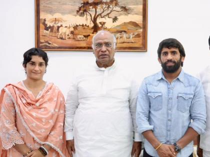 Haryana Assembly Election 2024 Vinesh Phogat and Bajrang Punia join Congress party know who will get the ticket | Haryana Assembly Election 2024: विनेश फोगाट और बजरंग पूनिया कांग्रेस में हुए शामिल, जानें किसे मिलेगा टिकट Haryana Assembly Election 2024 Vinesh Phogat and Bajrang Punia join Congress party know who will get the ticket | Haryana Assembly Election 2024: विनेश फोगाट और बजरंग पूनिया कांग्रेस में हुए शामिल, जानें किसे मिलेगा टिकट
