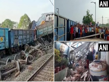 Odisha Korai railway station Goods train derailment collided with waiting room 2 kille Naveen Patnaik | ओडिशा में बेटपटरी होने के बाद प्लेटफॉर्म तथा प्रतीक्षालय से टकराई मालगाड़ी, 2 की मौत, नवीन पटनायक का आया बयान