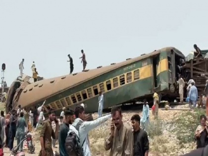 Pakistan train accident Nearly 20 dead, 80 injured after Hazara Express bogies derail near Nawabshah | पाकिस्तान के सिंध में बड़ा ट्रेन हादसा, पटरी से उतरी रेलगाड़ी, करीब 20 लोगों की मौत, 80 से अधिक घायल