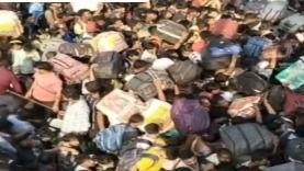 Bandra Terminus Stampede Be alert you going station No platform ticket till November 8 Central Railway took decision | स्टेशन जा रहे हैं तो रहिए अलर्ट?, 8 नवंबर तक नो प्लेटफॉर्म टिकट, मध्य रेलवे ने लिया फैसला