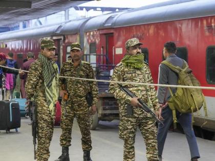 New Delhi Railway Station Stampede Updates live Traumatic Asphyxia Out 18 people 5 lost their lives like this Doctor told reason | New Delhi Railway Station Stampede Updates: भगदड़ में 18 लोगों में से 5 ने ऐसे गंवाई जान?, डॉक्टर ने बताई वजह