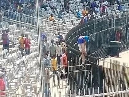 India vs England Young kid breaches security at Chepauk on Day 3 climbs railings and enters field | IND vs Eng: मैच के दौरान स्टेडियम में बनी रेलिंग पर चढ़ गया बच्चा, फिर मैदान में घुस किया कुछ ऐसा कि भागकर आए सुरक्षाकर्मी