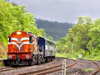 After 85 years, the train started running once again between India and Nepal | पटरी पर भारत-नेपाल के रिश्ते, 85 साल बाद दोनों देशों के बीच एकबार फिर से दौड़ने लगी ट्रेन