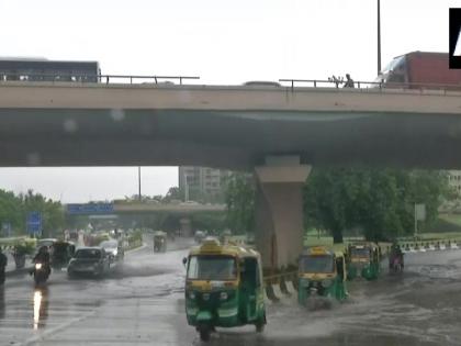 delhi Heavy rain man drowns while making video of submerged rail underpass and taking selfie | दिल्ली में भारी बारिश, जलमग्न रेल अंडरपास का वीडियो बनाने और सेल्फी लेते वक्त शख्स डूबा, मौत