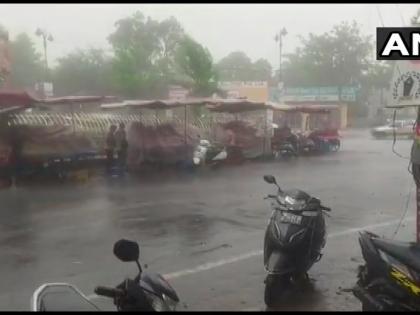 Delhi-NCR heat wave thunderstorms and heavy rain people breathed a sigh of relief watch video | दिल्ली-एनसीआर में भीषण गर्मी के बाद आंधी और तेज बारिश, लोगों ने राहत की सांस ली, देखें वीडियो