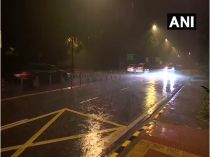 Delhi: Rain lashes parts of national capital, some flight operations at Delhi Airport are impacted | दिल्ली-NCR में झमझमा बारिश और तेज हवाओं से पारा गिरा, कई उड़ानें हुईं प्रभावित, जानें कल कैसा रहेगा मौसम