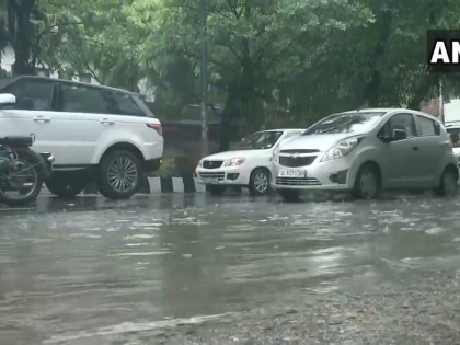 Delhi Parts of the national capital receives rainfall this morning visuals | दिल्ली-एनसीआर में तेज बारिश, लोगों ने ली राहत की सांस